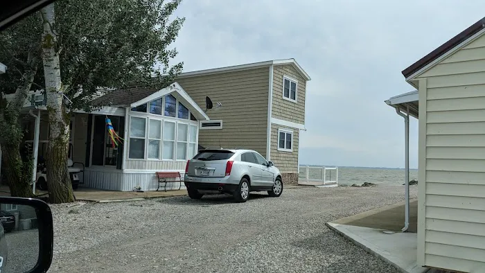 Plymouth Shore On The Bay Picture 1