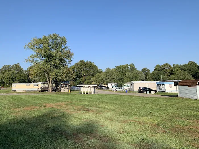Huggins Mobile Home Park Picture 1