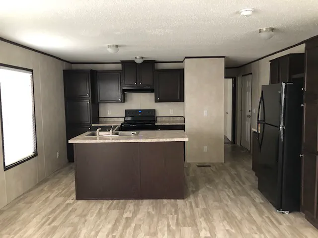 Pinecrest Mobile Home Community Picture 2