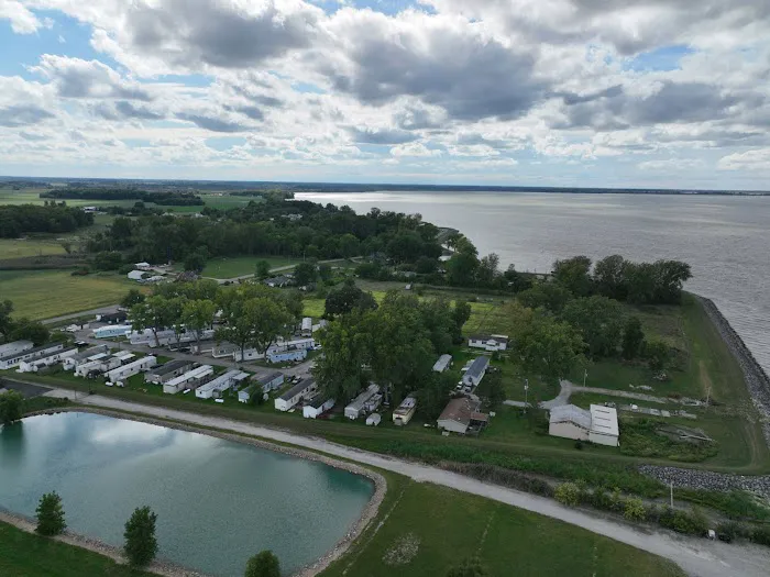 Edgewater Estates Picture 4