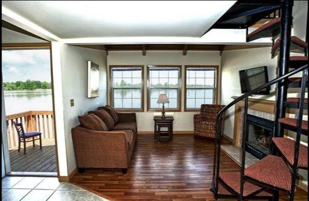 The Resort at Erie Landing Picture 9