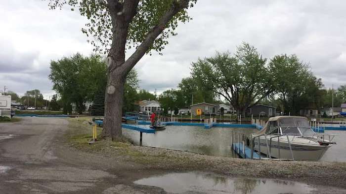 Portage Cove Park And Marina Condominium Picture 2