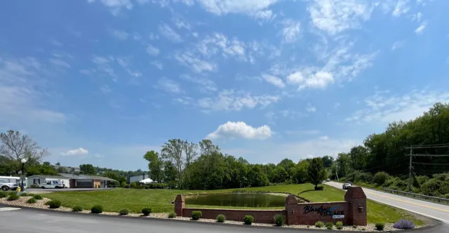 Bluegrass Village Pointe Mobile Home Park Picture 4