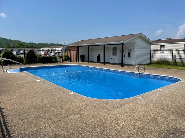 Bluegrass Village Pointe Mobile Home Park Picture 8