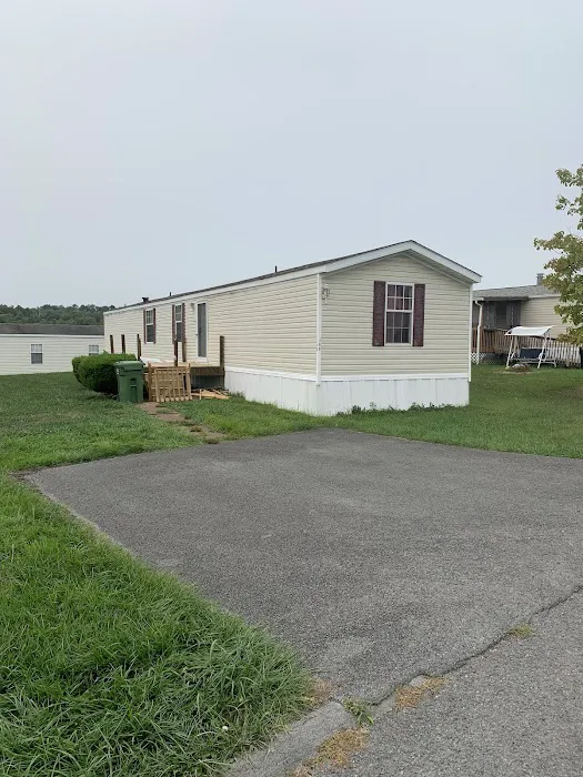 Bluegrass Village Pointe Mobile Home Park Picture 7