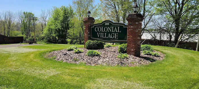 Colonial Village Picture 4