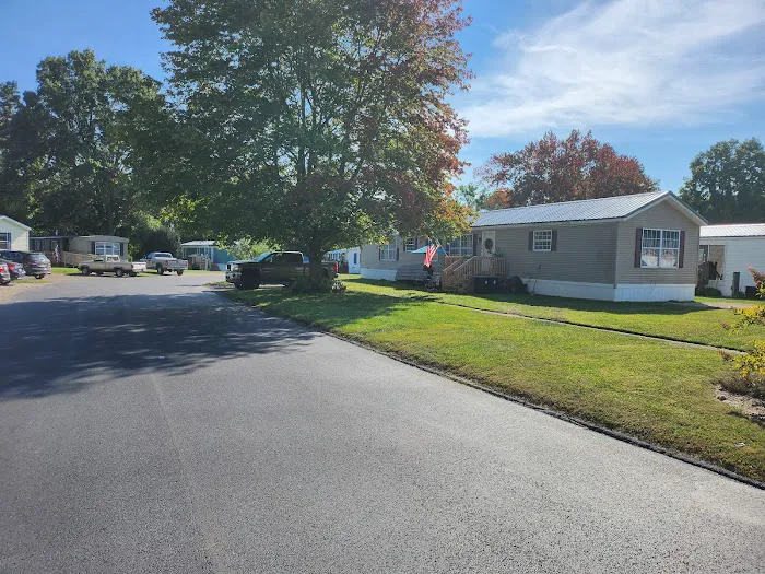 Colonial Village Picture 7