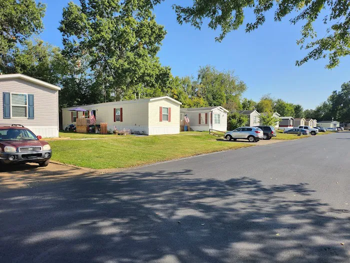 Colonial Village Picture 6