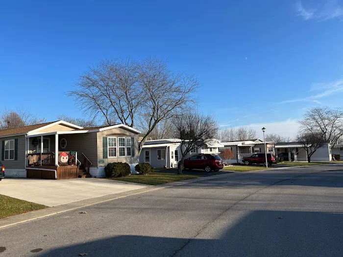 Eastowne Mobile Homes Estates Picture 1