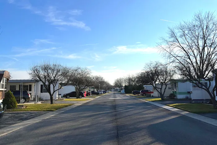 Eastowne Mobile Homes Estates Picture 4