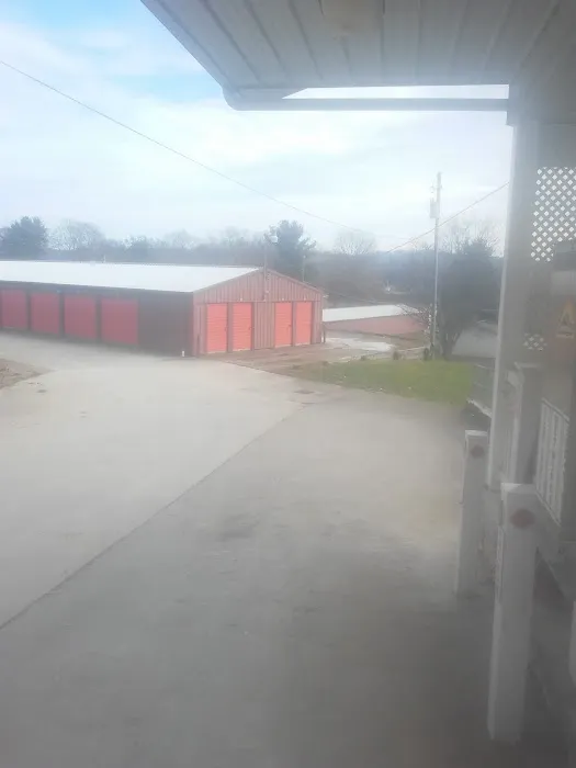 Katie's Duds & Suds RV Park Picture 2