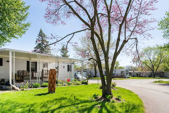 Suburbans Manufactured Home Community Picture 7