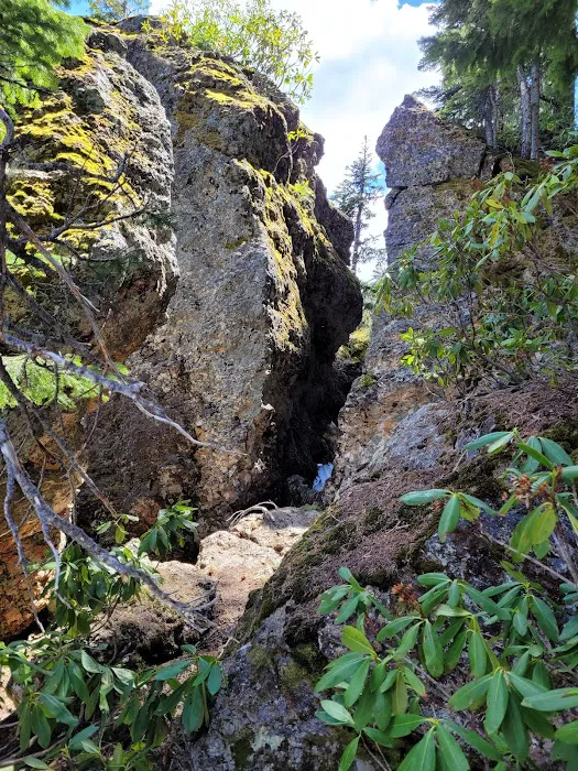 Twin Lakes Shelter Picture 6