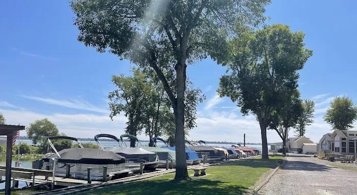 Cherokee Landing RV Resort Picture 2