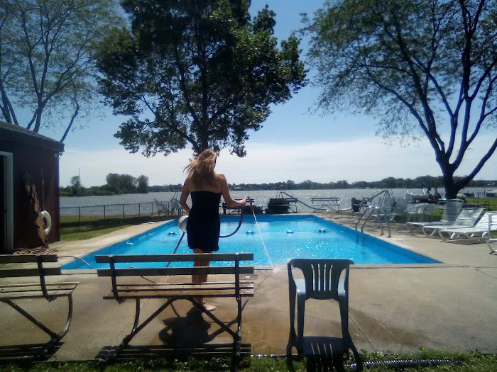 Holiday Harbor Mobile Home Community Picture 3