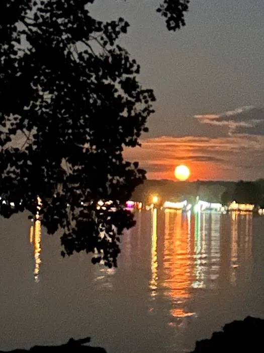 River Cove RV Park Picture 9