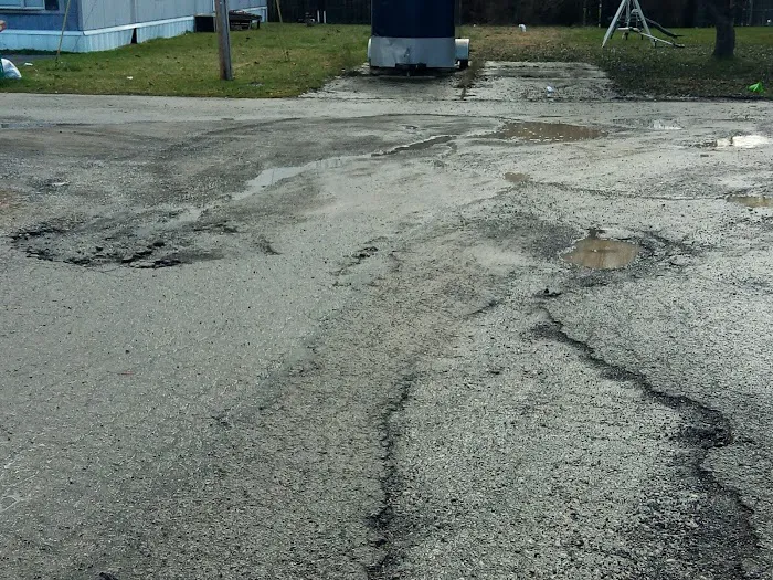 Deerfield Mobile Home Park Picture 8