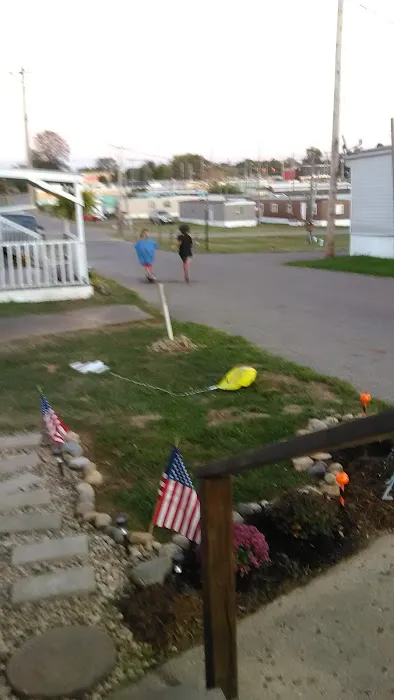 Fairlane Mobile Home Park Picture 4