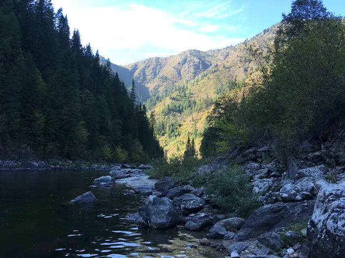 Kelly Forks Campground Picture 5