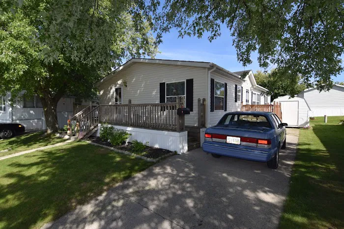 Crestwood Manufactured Home Community Picture 10