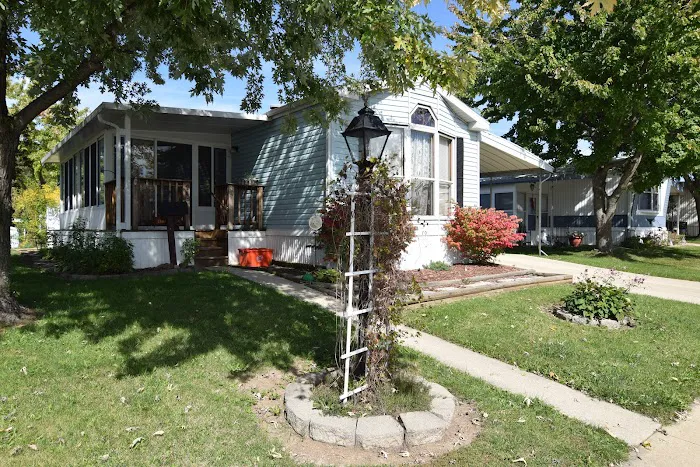 Crestwood Manufactured Home Community Picture 7