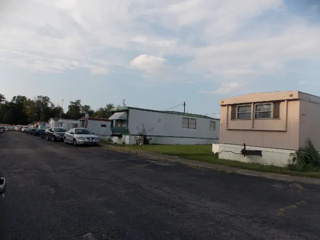 Edgewood mobile home park Picture 3