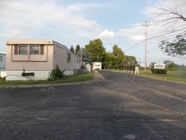 Edgewood mobile home park Picture 8