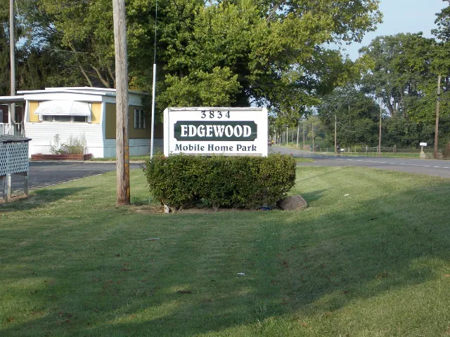 Edgewood mobile home park Picture 5