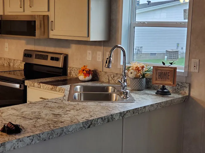 Red Oak Mobile Home Park Picture 7