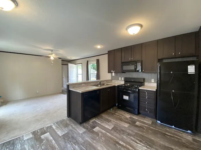 Woods Mobile Home Park Picture 5