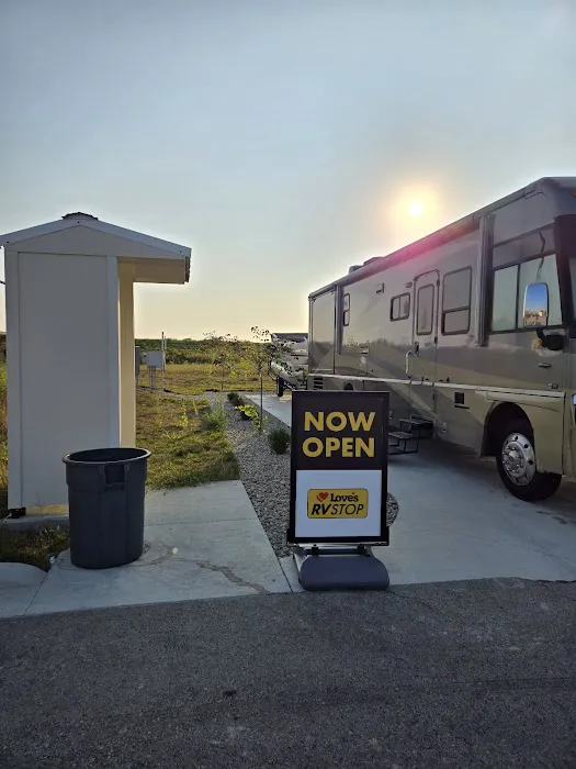 Love's RV Hookup Picture 3