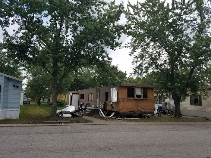 Lee Villa Mobile Home Park Picture 7
