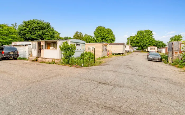 Michigan Avenue Estates Mobile Home Park Picture 7