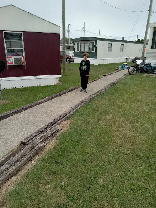 Wells Street Mobile Home Park Picture 3