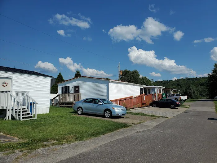 Blue Spruce Pointe Mobile Home Park Picture 7