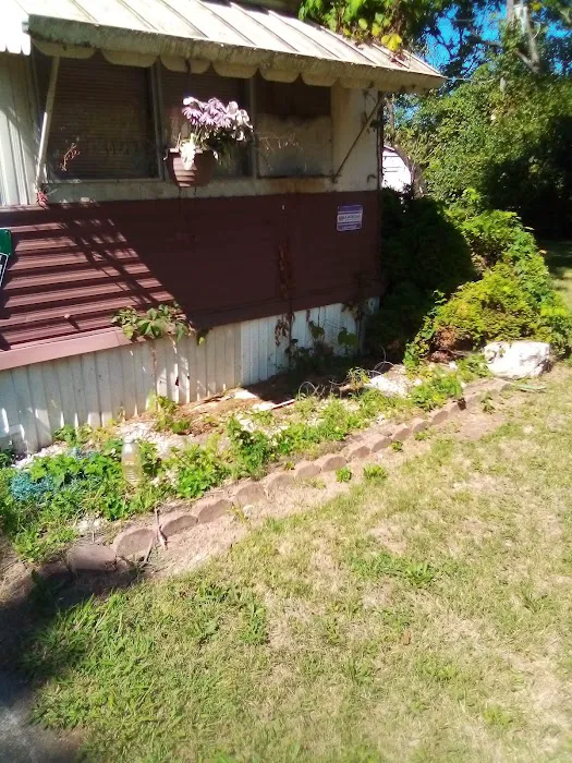 Applewood Pointe Mobile Home Park Picture 6