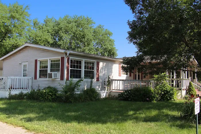 Applewood Pointe Mobile Home Park Picture 3