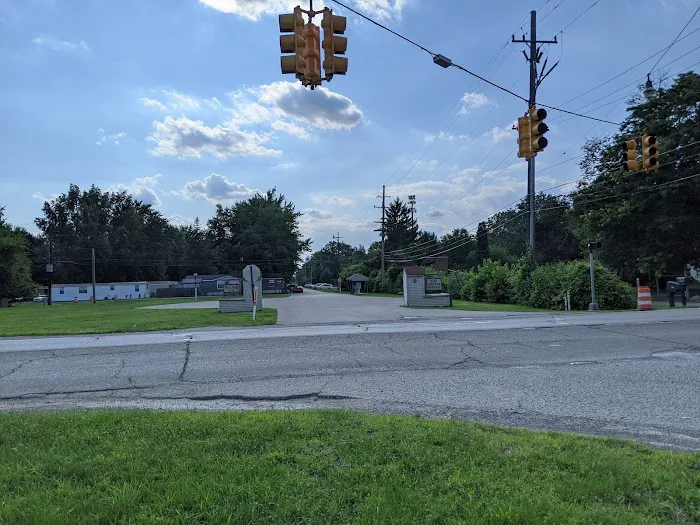 Mobile Manor Trailer Park Picture 1