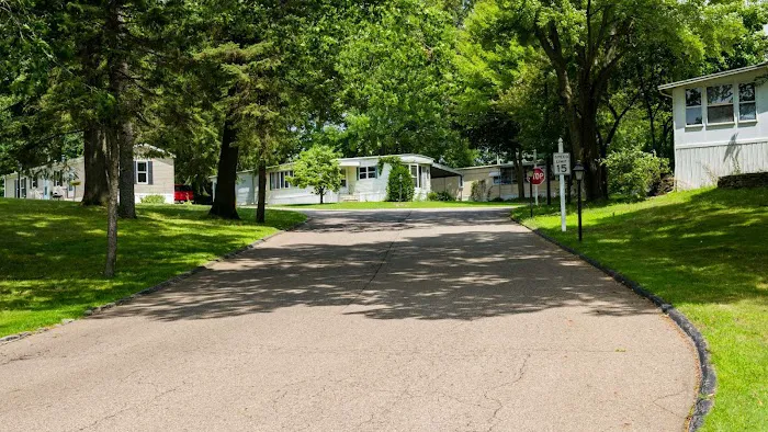 Hickory Hills Village Picture 10