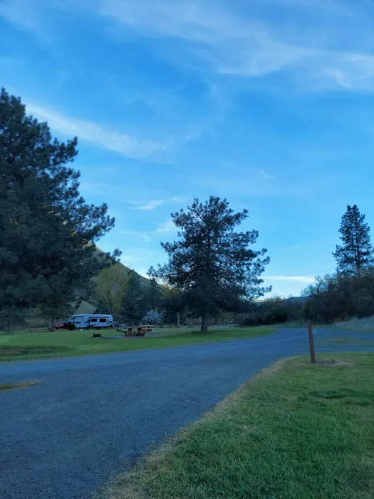 Hammer Creek Campground Picture 6