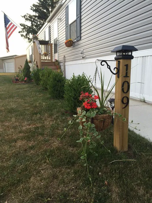 Sycamore Village Picture 7