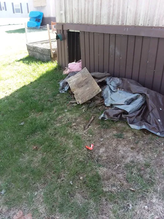 Sycamore Village Picture 6