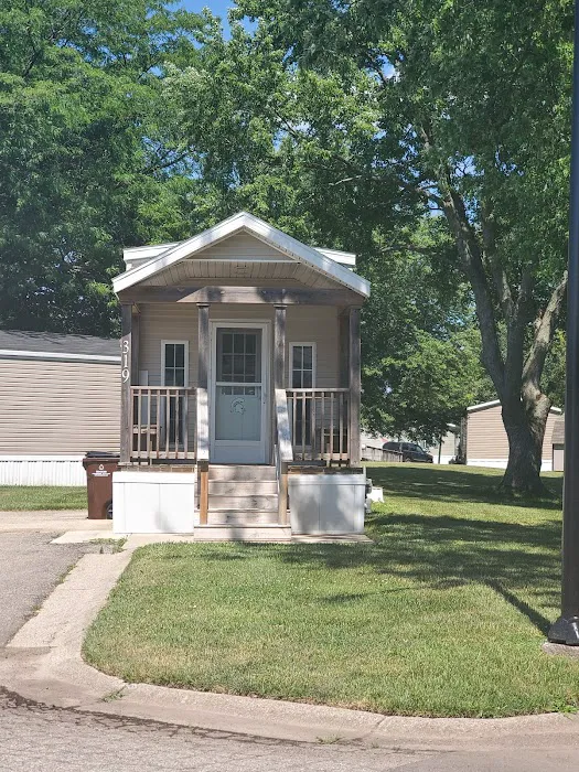 Grand Oaks Village Picture 3