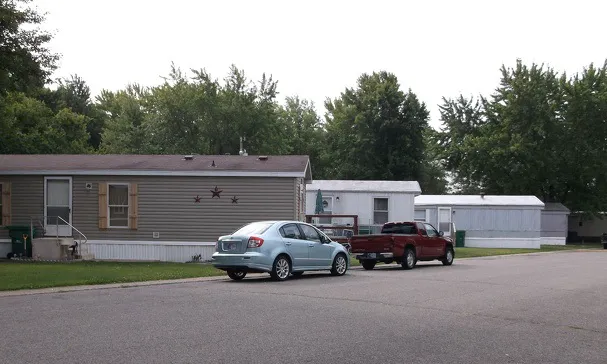 Shamrock Village Manufactured Home Community Picture 3
