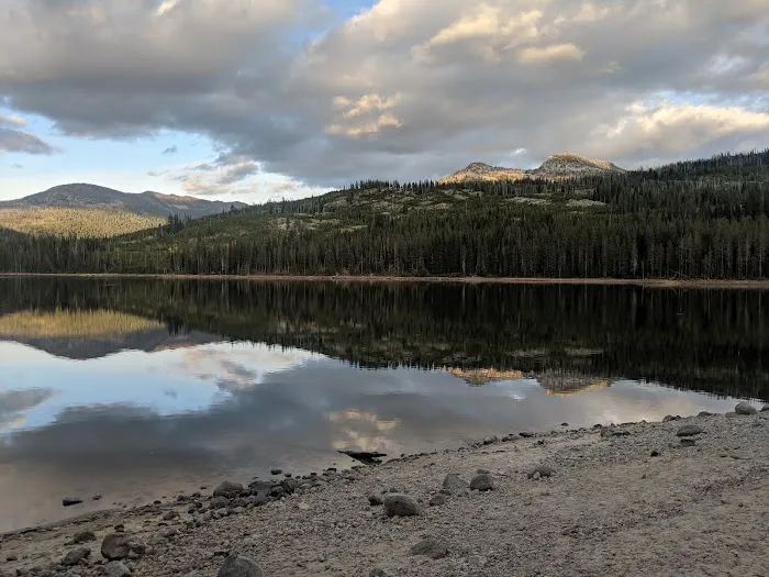 UPPER PAYETTE LAKE CAMPGROUND Picture 2