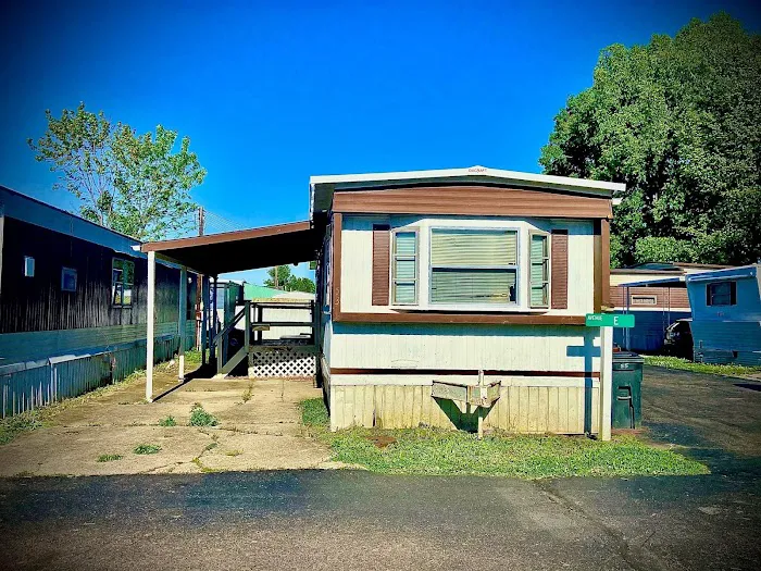 Horning Mobile Manor Picture 6