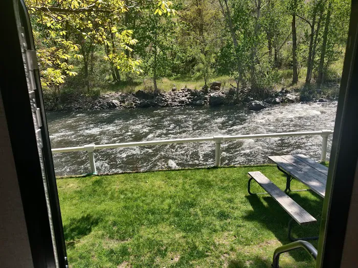 Riverside RV Park Picture 2