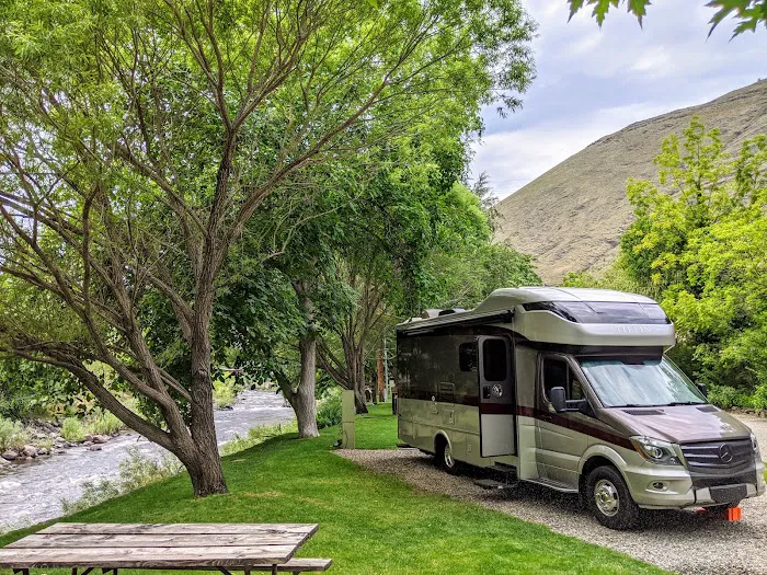 Riverside RV Park Picture 3