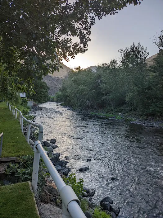 Riverside RV Park Picture 9