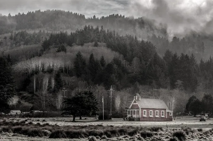 Stone Lagoon Red Schoolhouse Picture 8